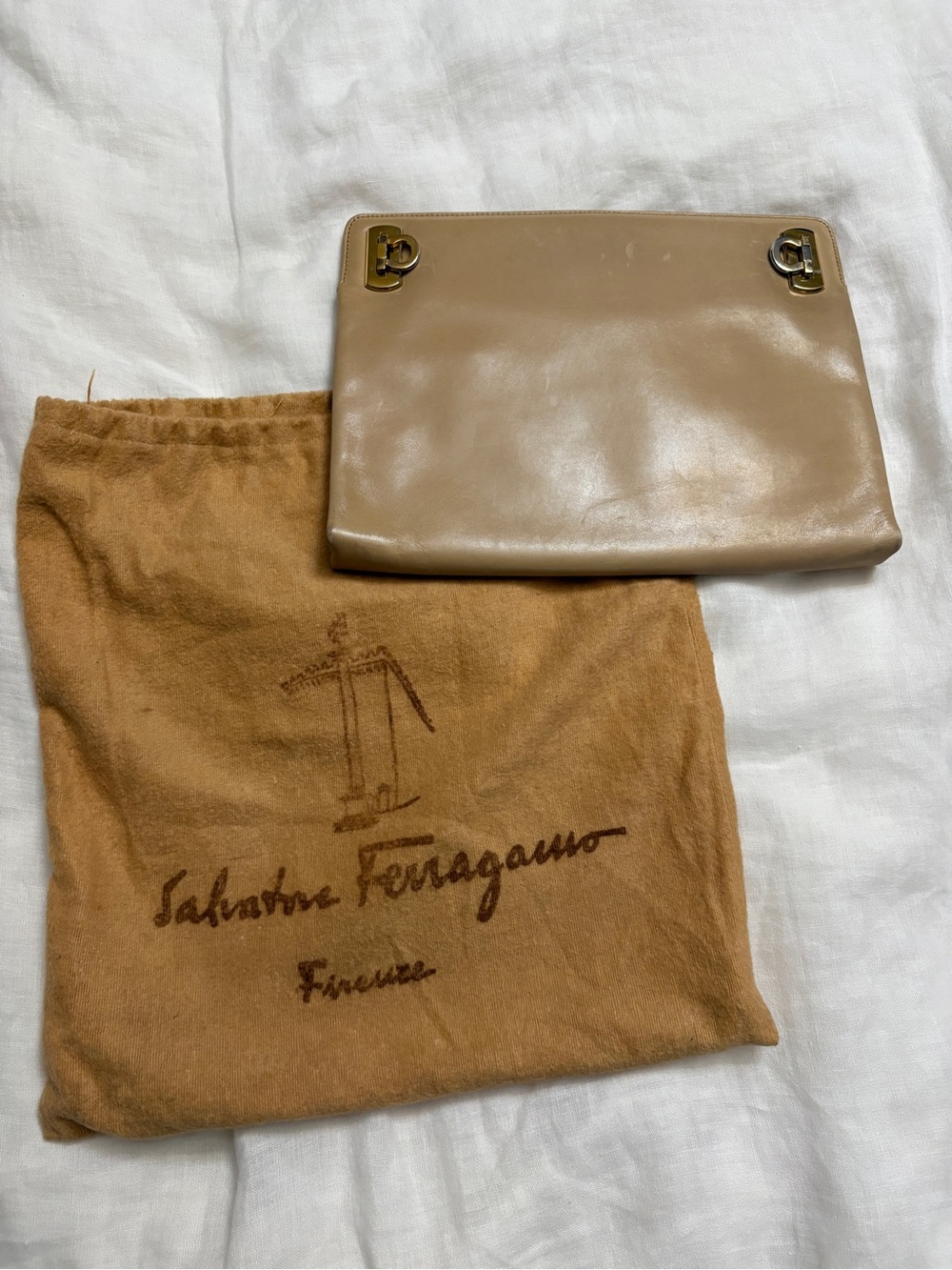 VINTAGE Salvatore Ferragamo Beige Leather Clutch